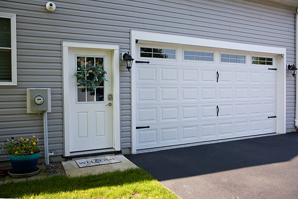 24/7 Emergency Garage Door Panel Replacement experts in Richlands, NC
